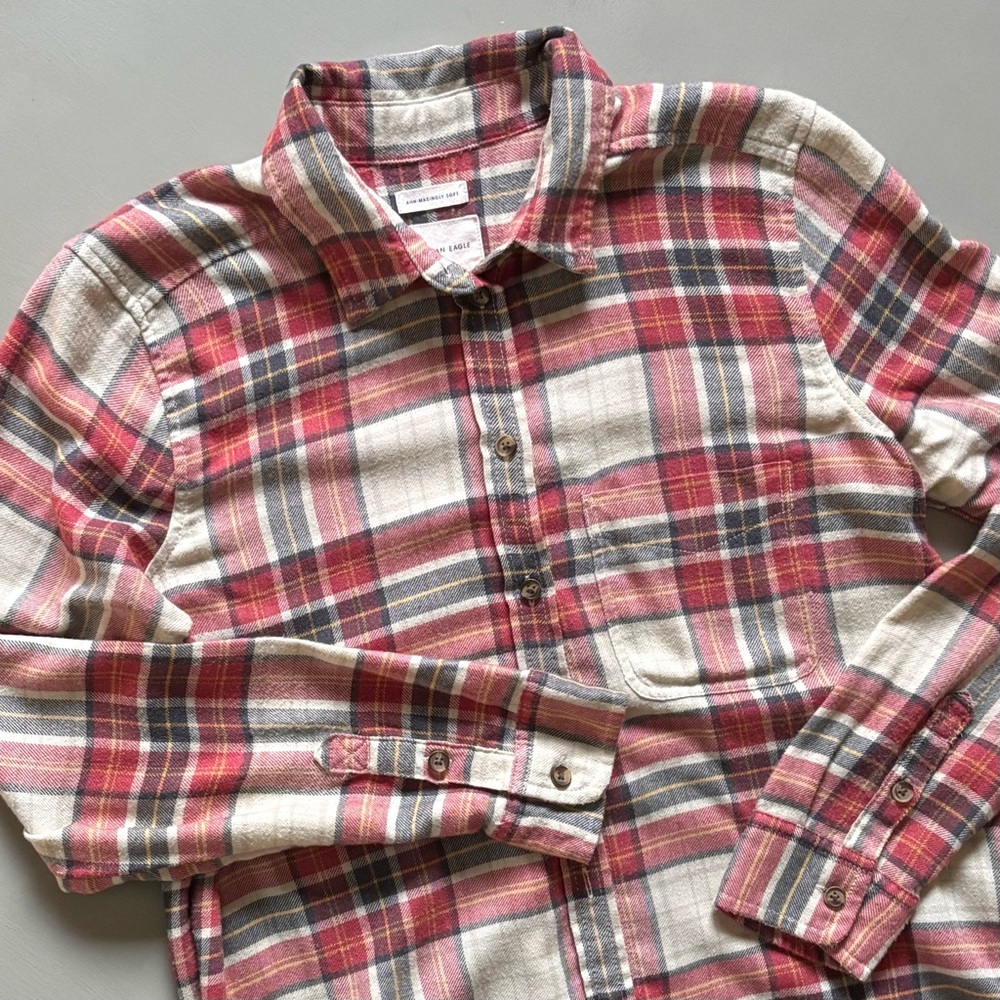 AEO American Eagle Outfitters Boyfriend Fit Button-Down Plaid Shirt